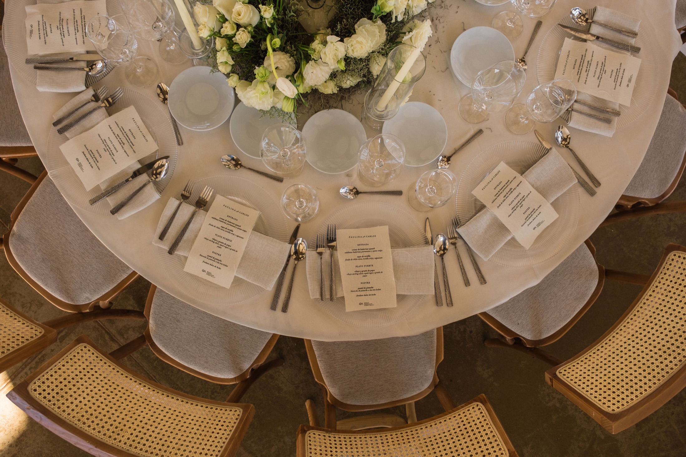 Elegant wedding reception table